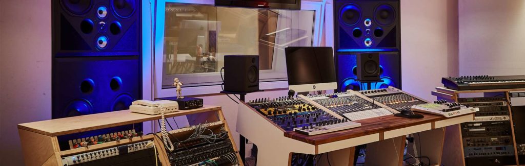 Studio Longboard | Skateshop & Kurse | Aufnahmen und Proberaum